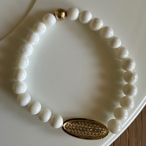 Compressed Shell Stretch Bracelet with Gold Pave Connector - Picture 5 of 9